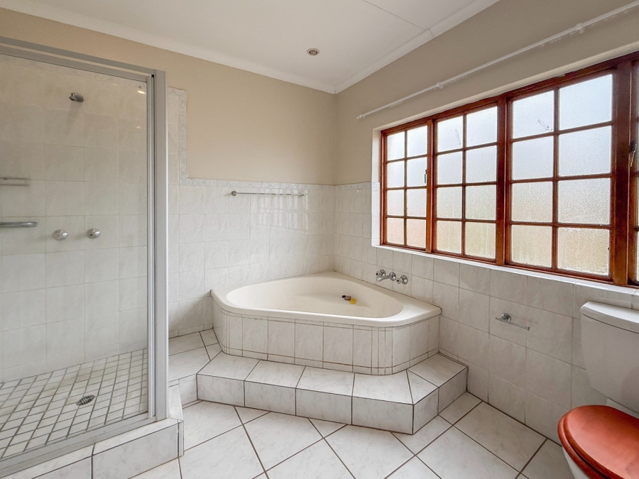 3 Bedroom Property for Sale in WestLake Country Safari Estate North West